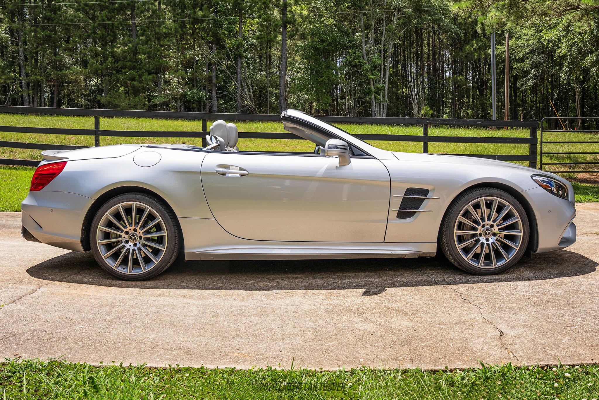 2017 Mercedes-Benz SL550 for sale