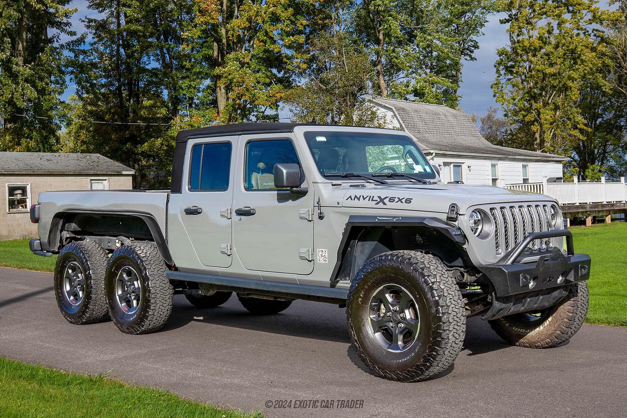 2022-Jeep-Gladiator-Anvil-6x6-Grey-1C6JJTBM6NL112060_010.jpg