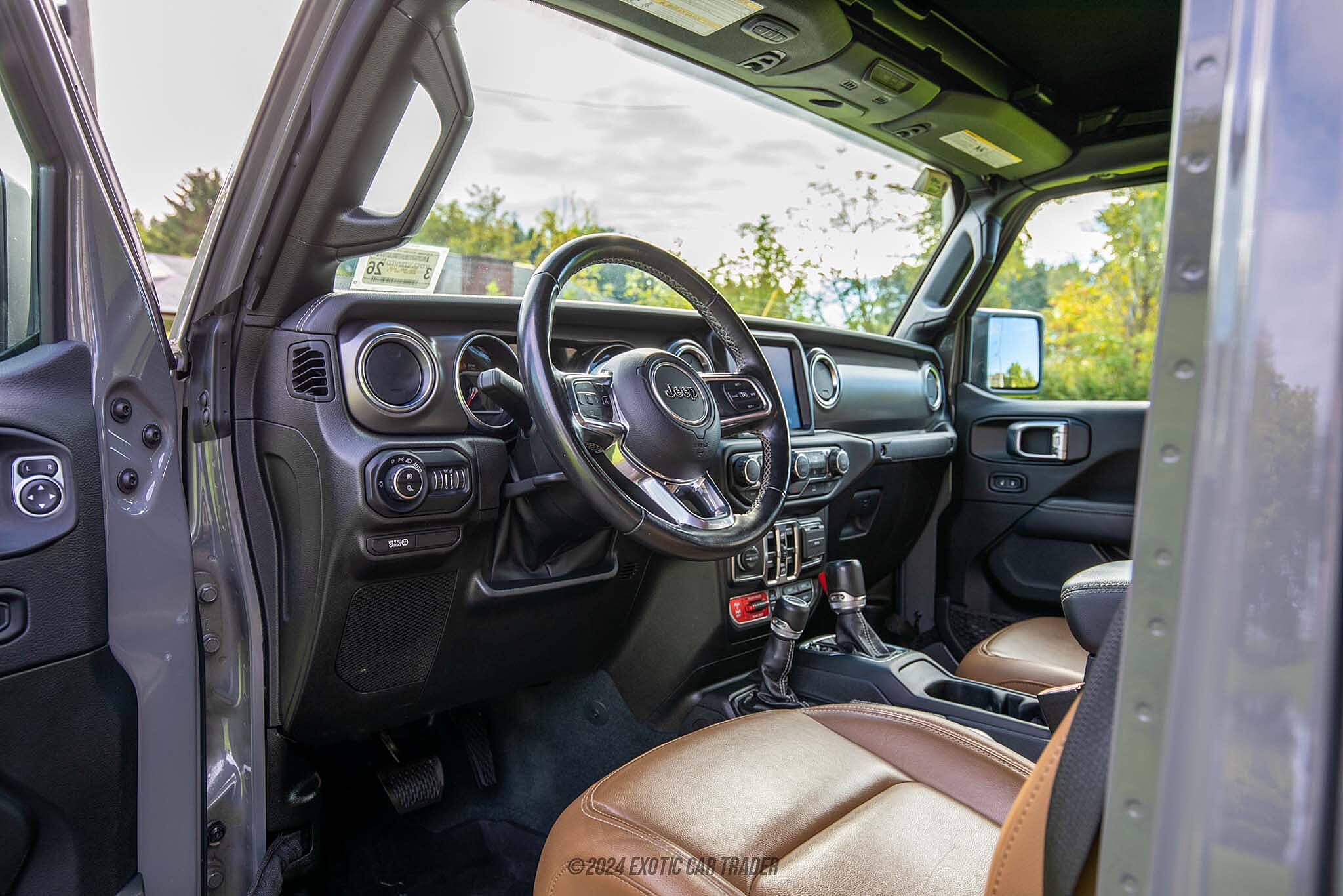 2022-Jeep-Gladiator-Anvil-6x6-Grey-1C6JJTBM6NL112060_024.jpg