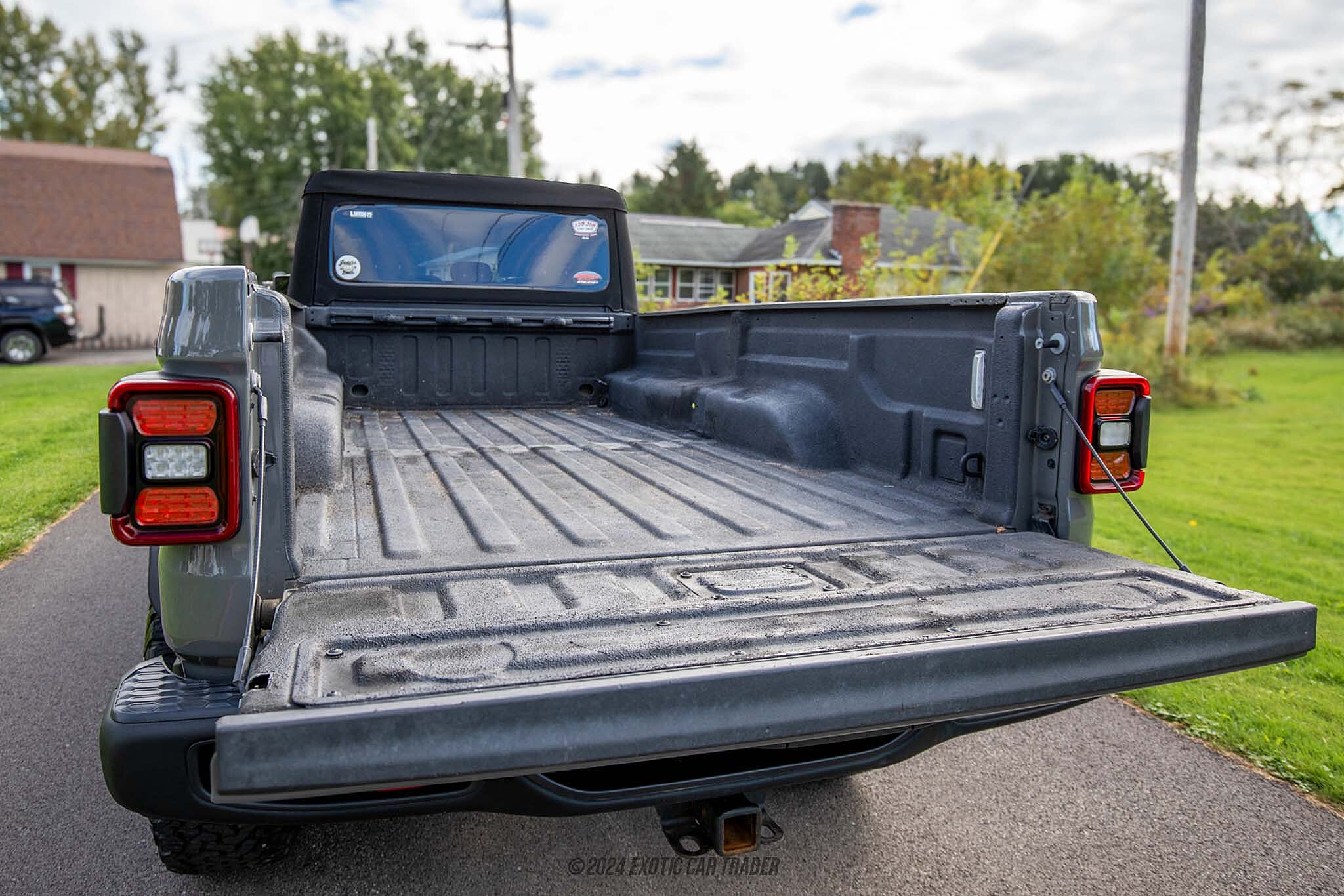 2022-Jeep-Gladiator-Anvil-6x6-Grey-1C6JJTBM6NL112060_056.jpg